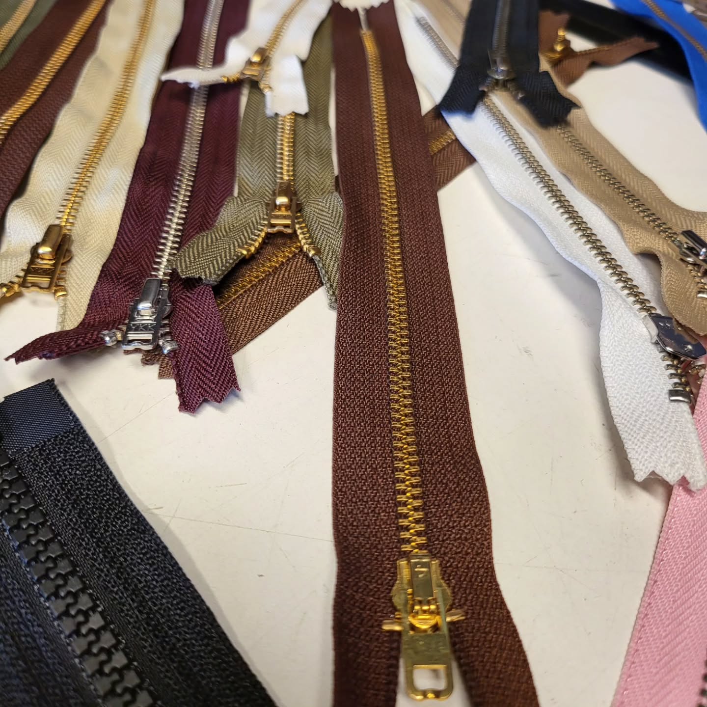 Ritsen in diverse kleuren en metalen